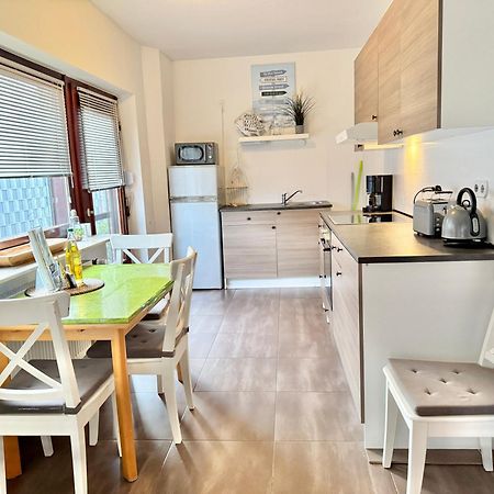 Ferienwohnung Im Erdgeschoss Mit Eingezaeunten Garten Und Terrasse アウリッヒ エクステリア 写真