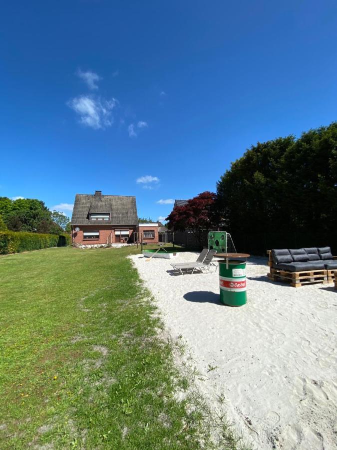 Ferienwohnung Im Erdgeschoss Mit Eingezaeunten Garten Und Terrasse アウリッヒ エクステリア 写真
