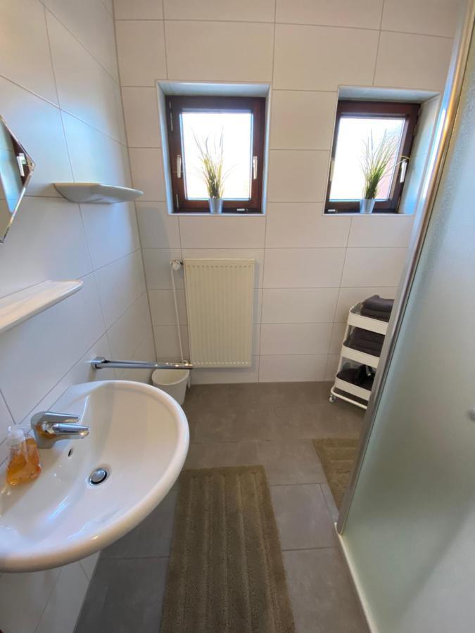 Ferienwohnung Im Erdgeschoss Mit Eingezaeunten Garten Und Terrasse アウリッヒ エクステリア 写真