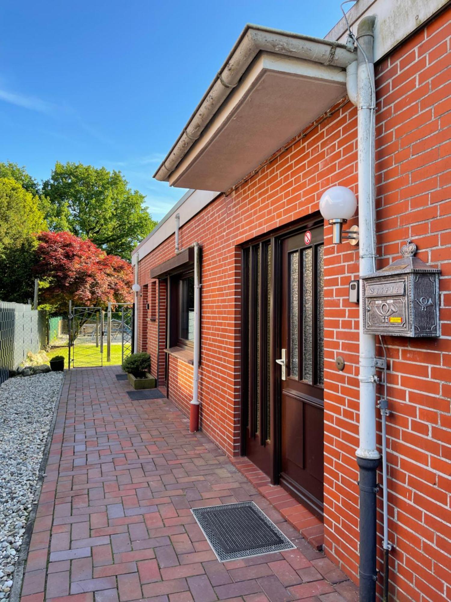 Ferienwohnung Im Erdgeschoss Mit Eingezaeunten Garten Und Terrasse アウリッヒ エクステリア 写真