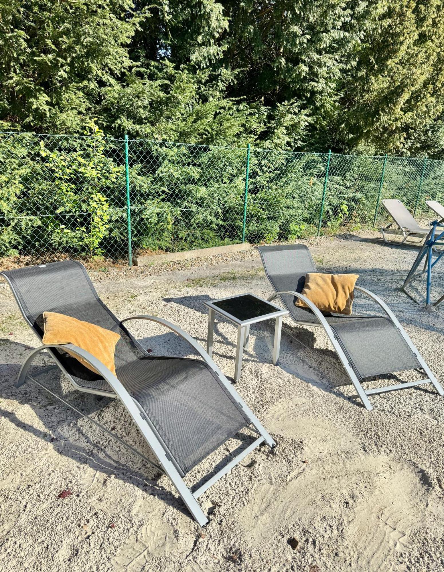 Ferienwohnung Im Erdgeschoss Mit Eingezaeunten Garten Und Terrasse アウリッヒ エクステリア 写真